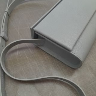 "Několik měsíců jsem testovala a teď už můžu s jistotou říct… kabelka z kozinky bude! 🤍 A rovnou ve třech elegantně...